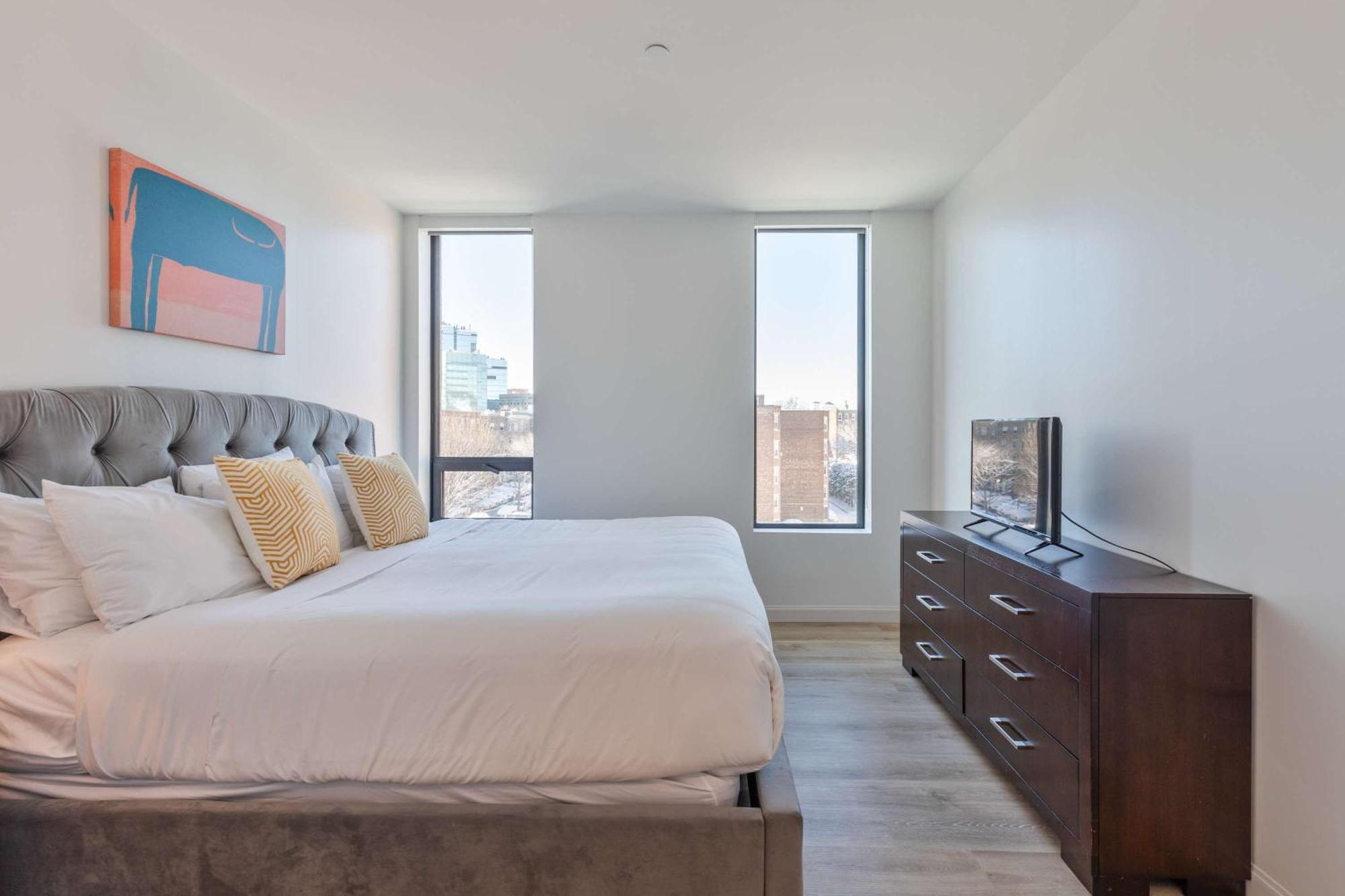 Luxury With Kitchen And Gym Apartment *