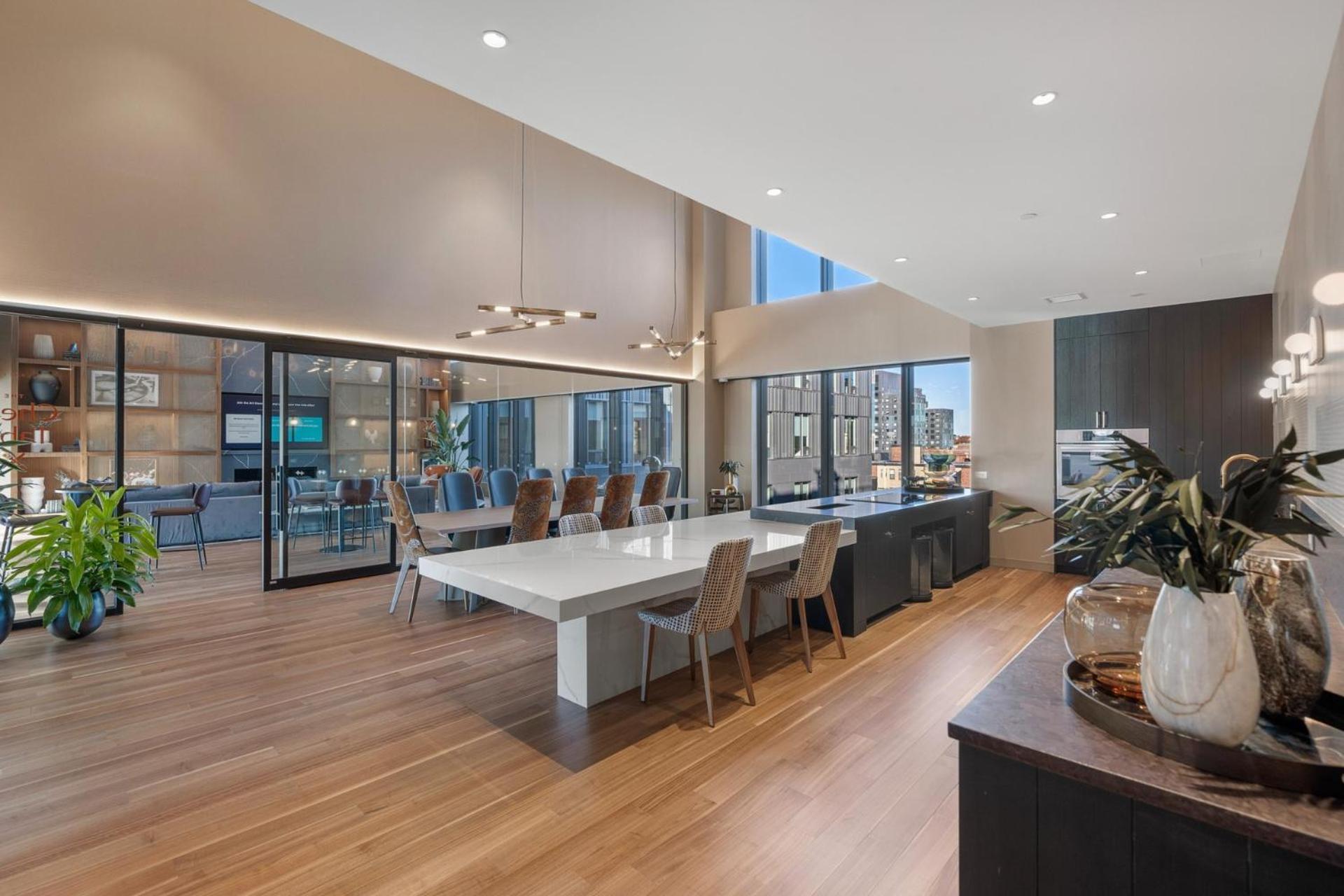 Luxury With Kitchen And Gym Apartment *