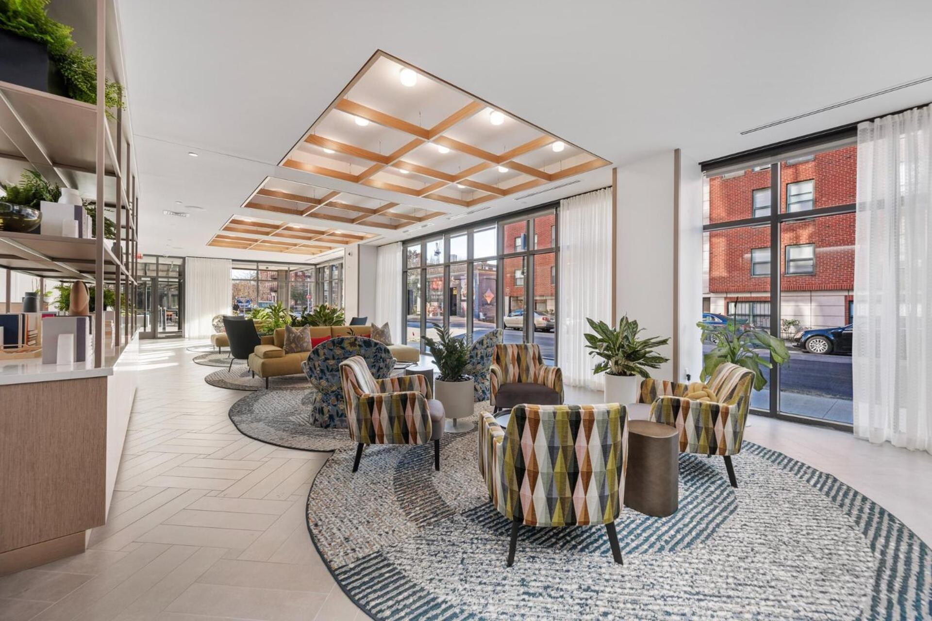 Luxury With Kitchen And Gym Apartment *